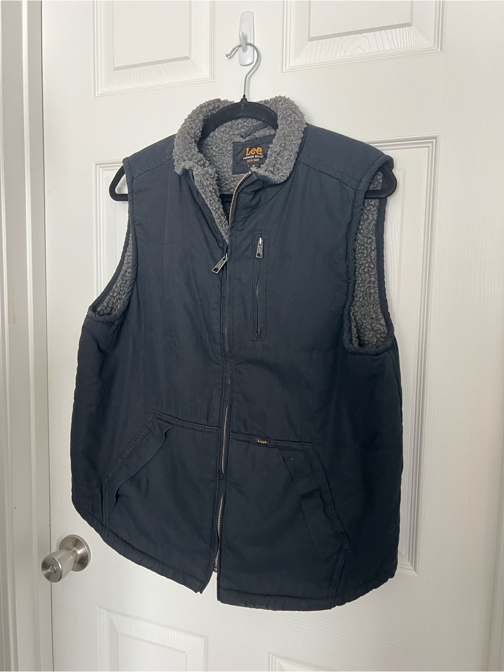 Lee | Men’s Sherpa Lined Vest | Black & Gray Sherpa | Size M